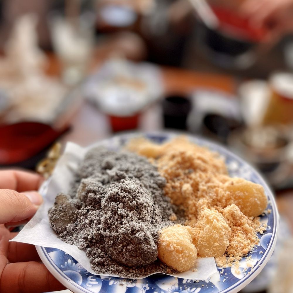 Find Delicious Asian Desserts Near Me： Mochi, Shaved Ice & More