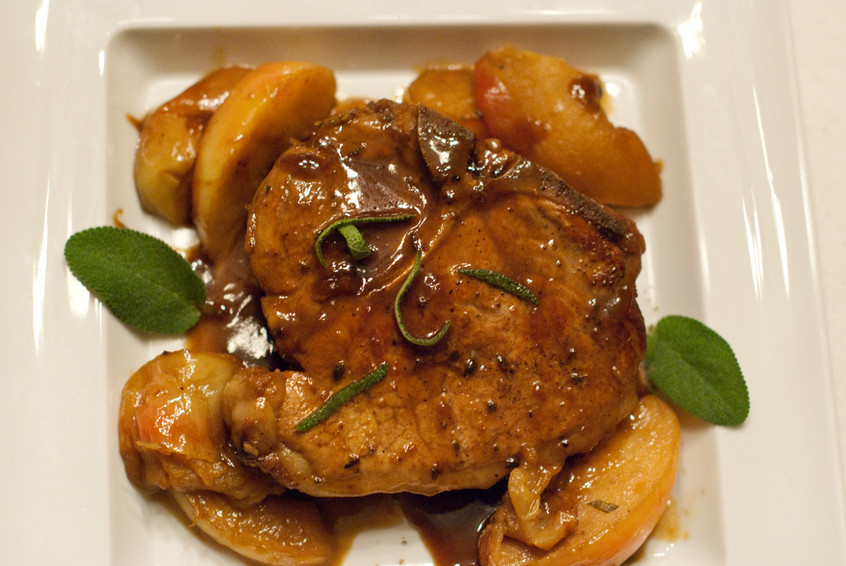 How to Make Pork Chops with Applejack: A Delicious Autumn Recipe