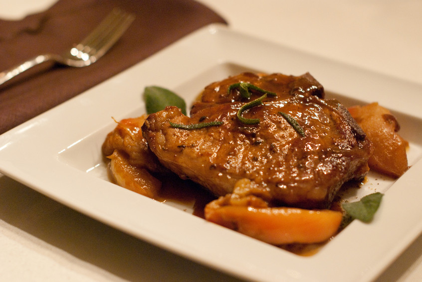 How to Make Pork Chops with Applejack: A Delicious Autumn Recipe