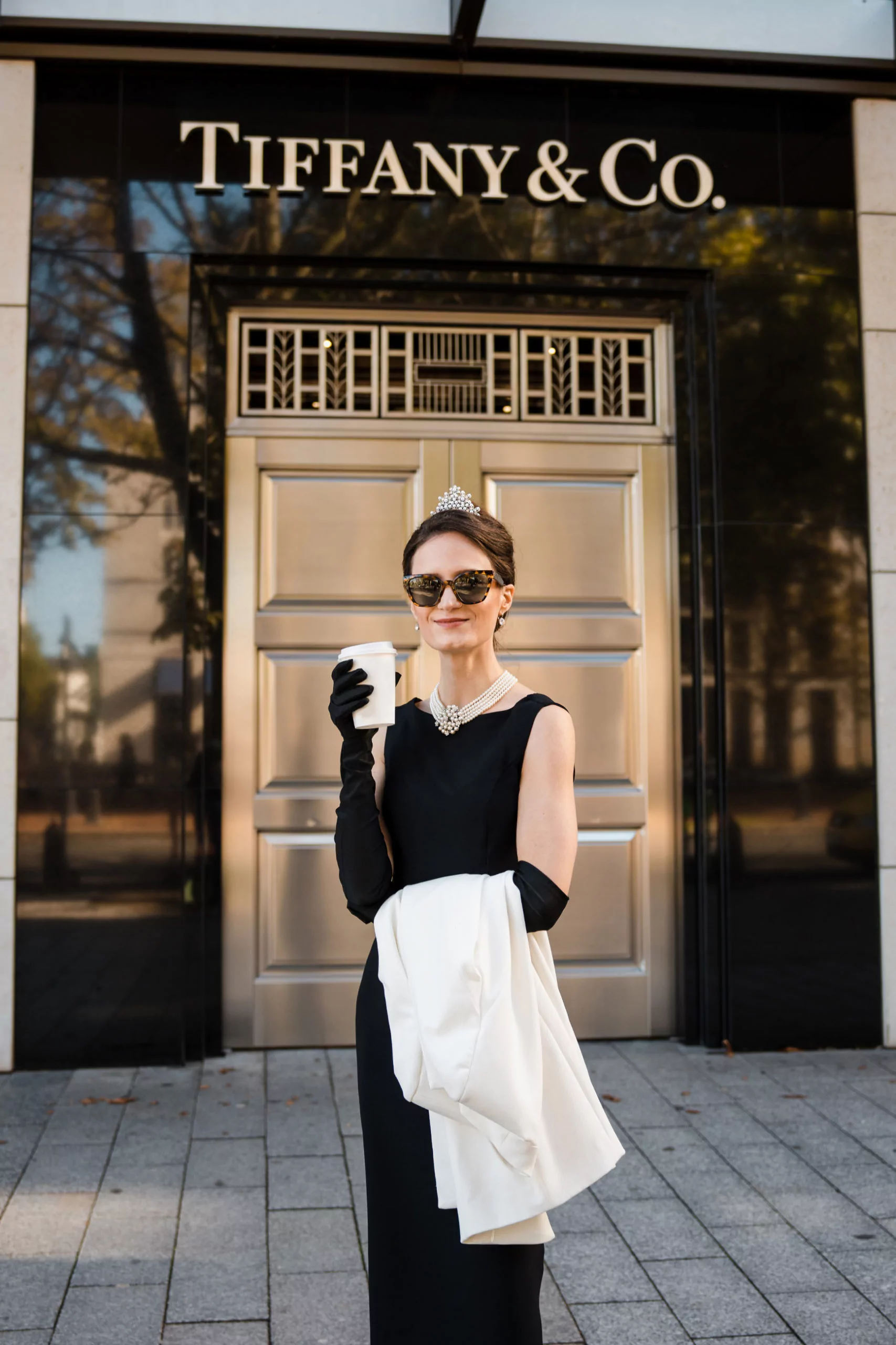 Breakfast at Tiffanys Costume: Where to Find the Perfect Dress and Accessories?