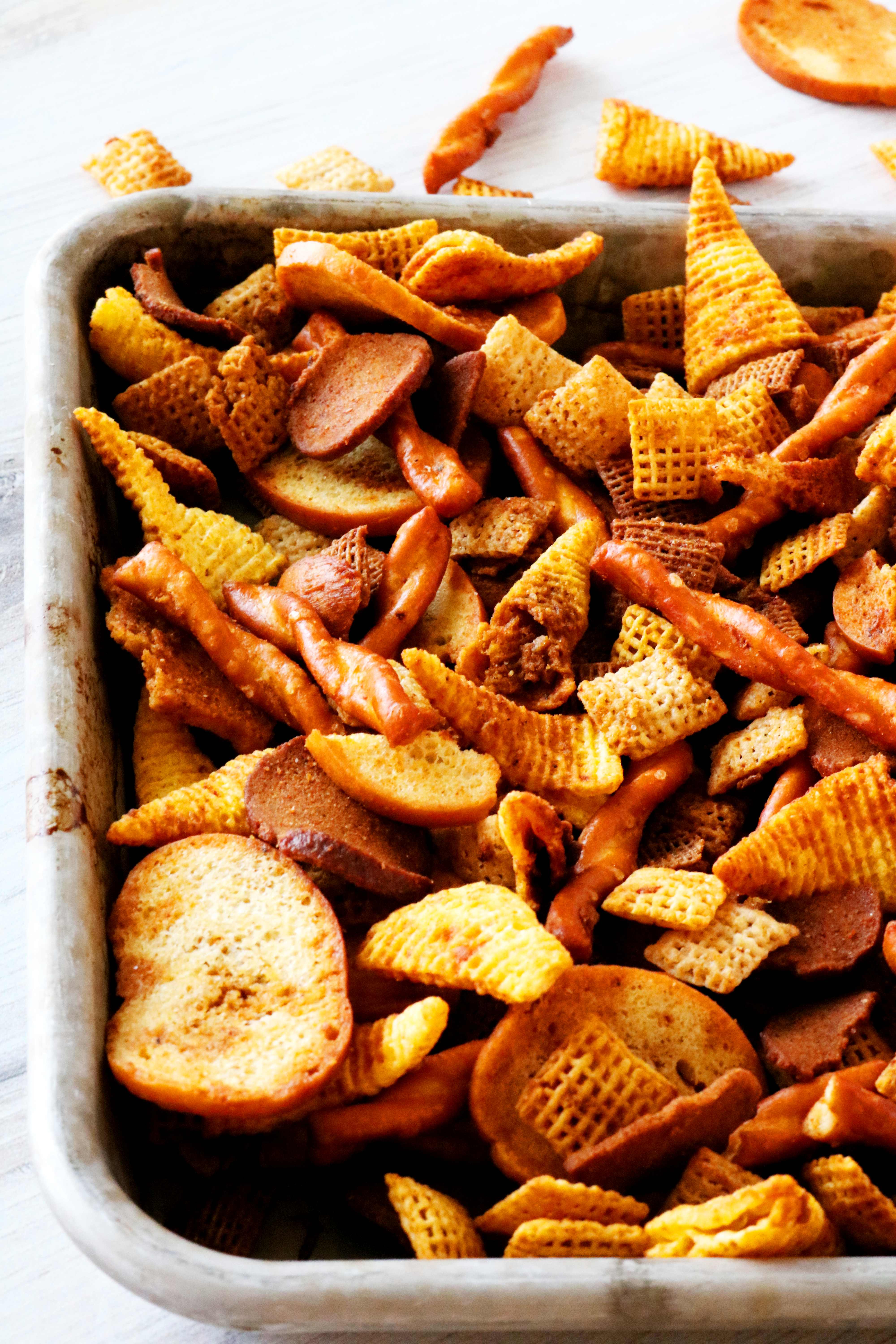 Easy Texas Trash Recipe: A Delicious Party Snack Mix