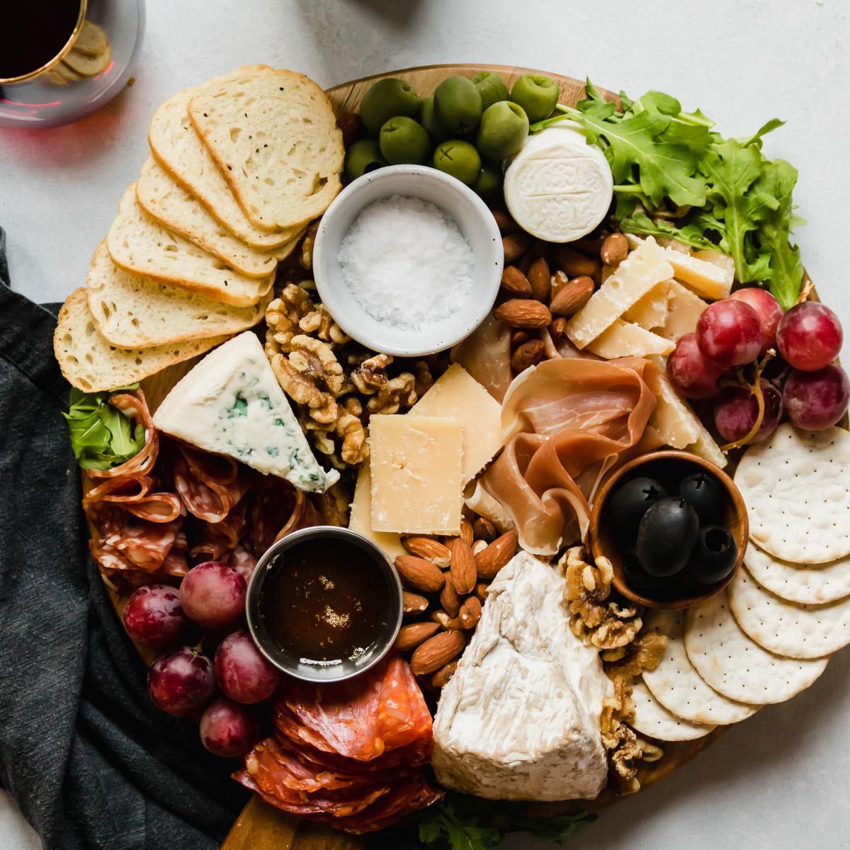 How to Create the Perfect Appetizers Tray: A Step-by-Step Guide