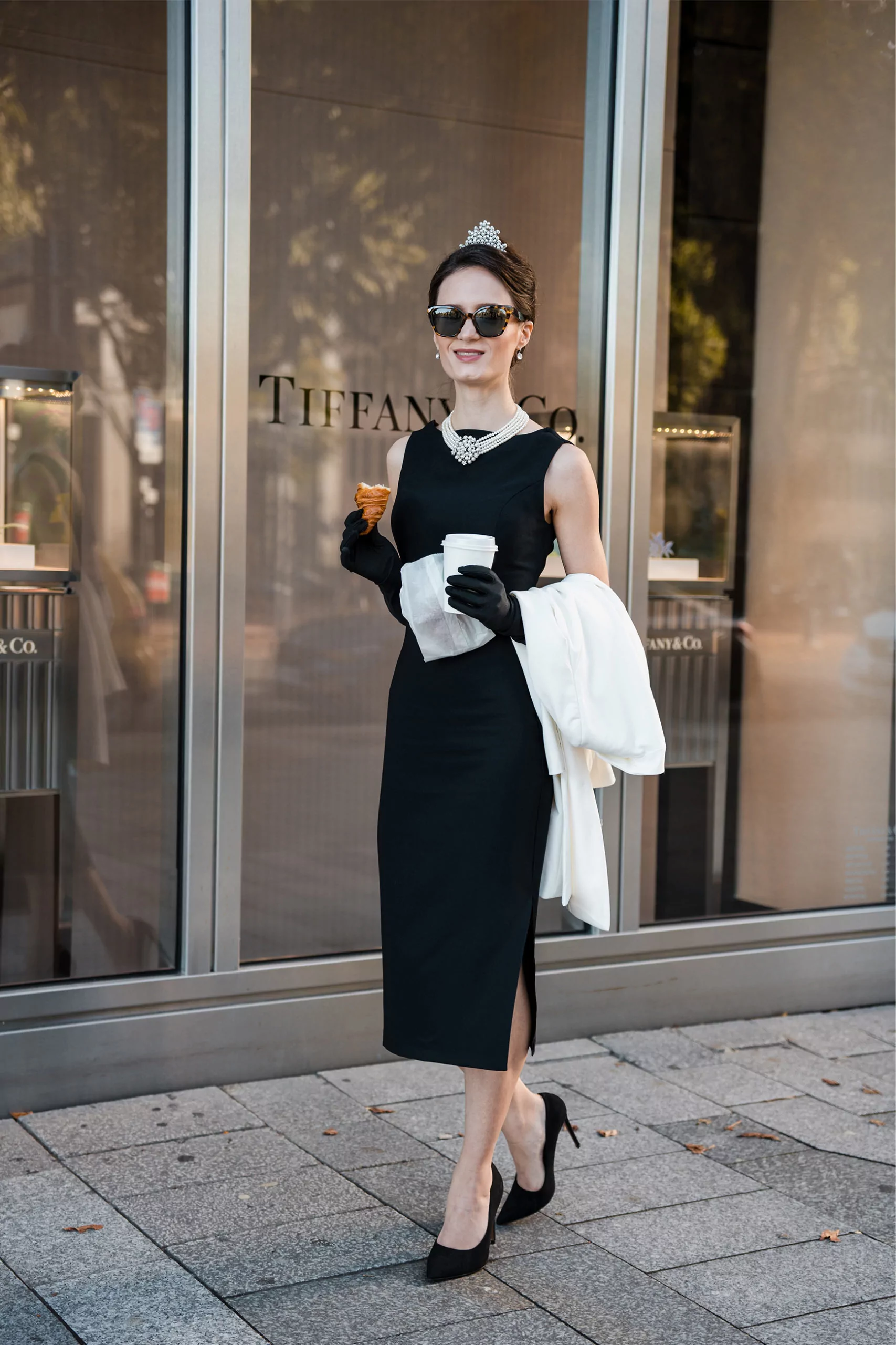 Breakfast at Tiffanys Costume: Where to Find the Perfect Dress and Accessories?