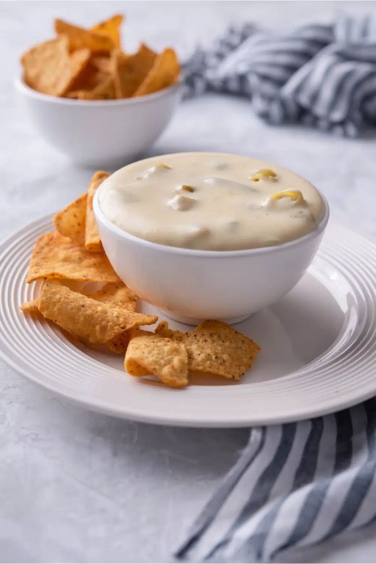 DIY Moes Queso: A Quick and Delicious Copycat Recipe