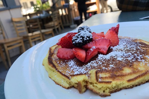 The Ultimate Guide to Breakfast in Long Beach: (Heres Where to Find Delicious Pancakes, Waffles, and More)